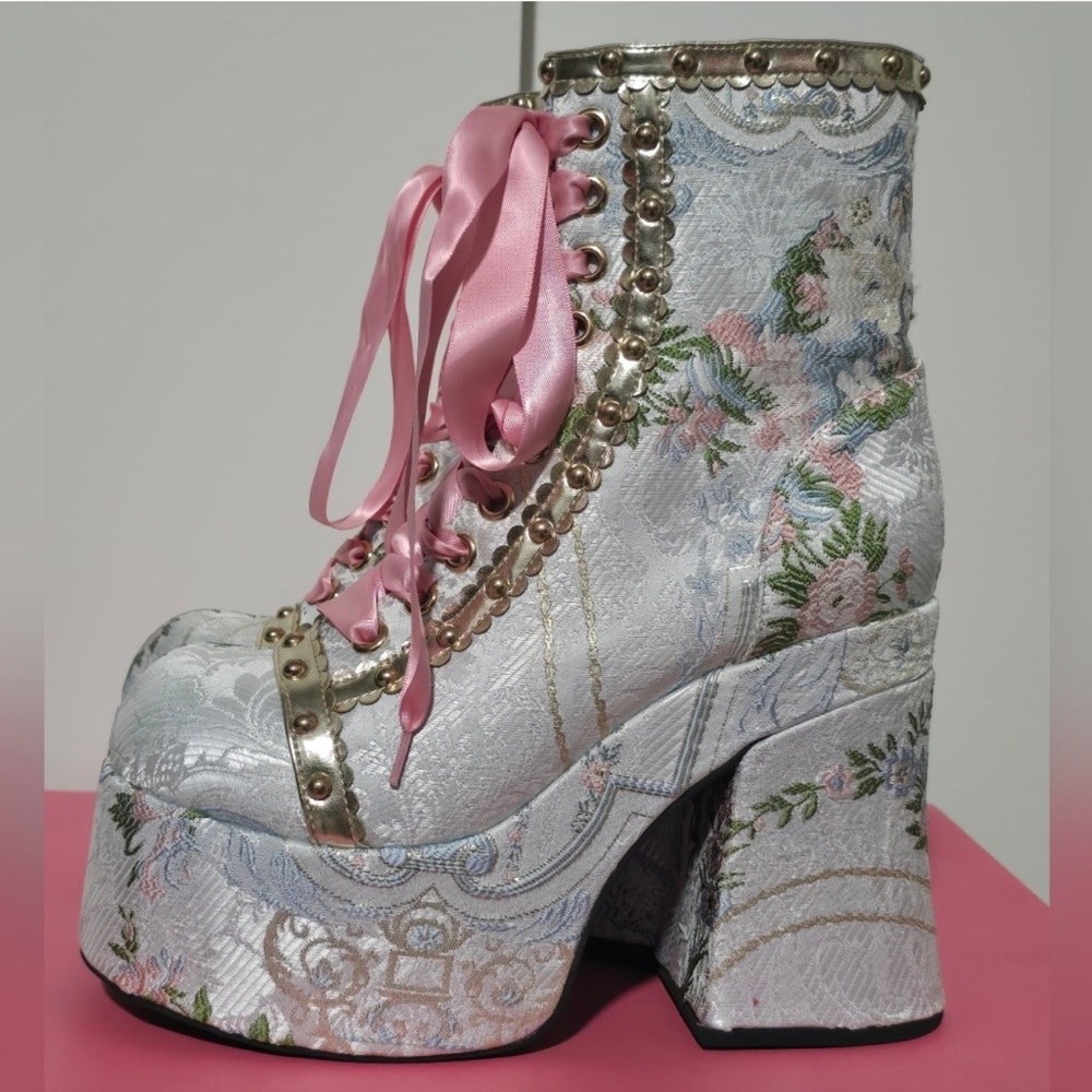 Sugar Thrillz Dolls Kill ‘FAIREST OF ALL’ Brocade Platform Boots NEW 9 - Picture 3 of 10